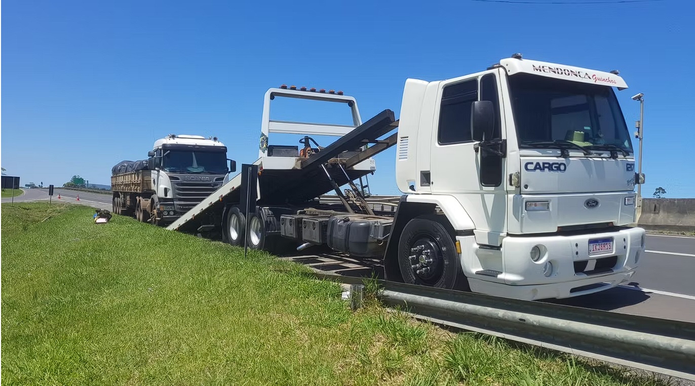 Atendimento de guincho em rodovia da região Sul de SC