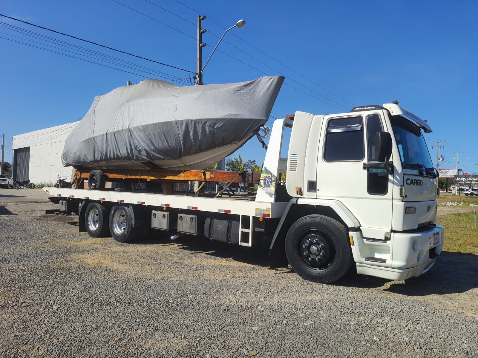 Atendimento de guincho transporte de náuticos na região Sul de SC